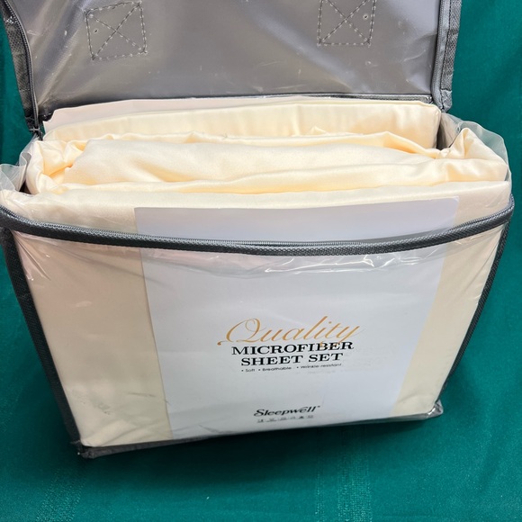 Sleepwell king sheet set - Picture 8 of 9